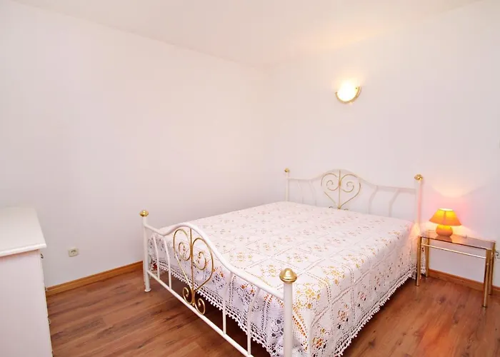 With Parking Space Vrbnik, Krk - 429 Apartament Vrbnik (Primorje-Gorski Kotar)