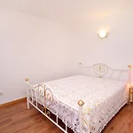With Parking Space Vrbnik, Krk - 429 Apartament Vrbnik (Primorje-Gorski Kotar)