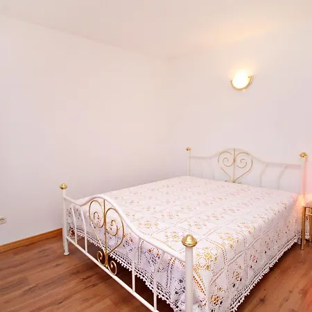 With A Parking Space Vrbnik, Krk - 429 Apartman Vrbnik